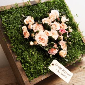 Roser til valentine, valentinesblomster i en boks
