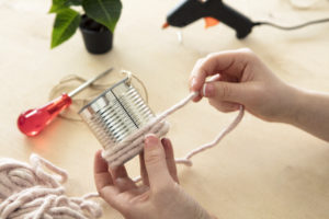 Lag kule, hengende blomsterpotter til jul!