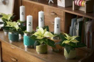 Vi teller ned til jul med adventskrans med lys og stjerner
