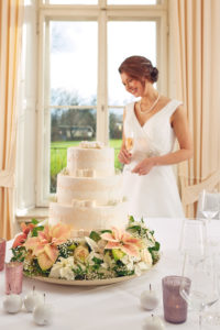 Bryllupskake med levende blomster