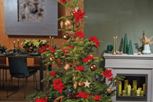 Juletre pyntet med julestjerner