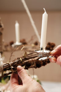 Slik lager du en hengende adventskrans: Trinn 4